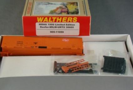 Walthers 905-11059 HO MRHA 1999 URTX MILW Reefer Kit #38605