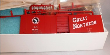 InterMountain 41002-07 HO Great Northern Vermillion Red 40' Box Car #18270 Kit