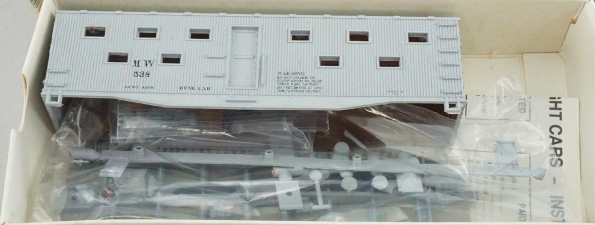 Walthers 932-5521 HO Maintenance of Way 42' Bunk Car Kit