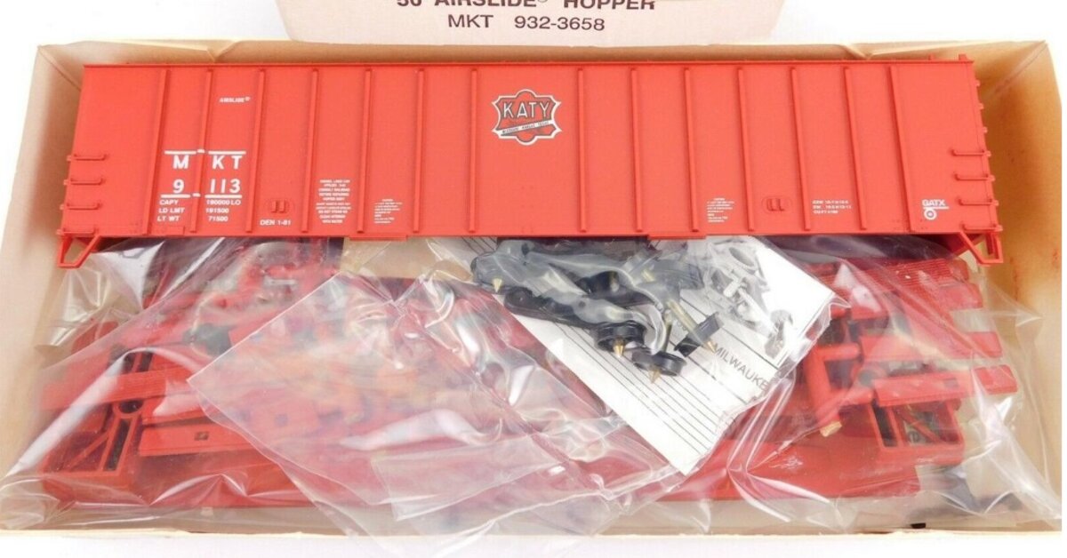 Walthers 932-3658 HO MKT 50' Airslide Hopper Kit