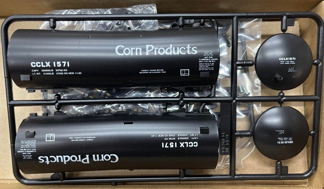 Walthers 1571 HO Corn Products CCLX 40'''' Funnel Flow Tank Car Kit