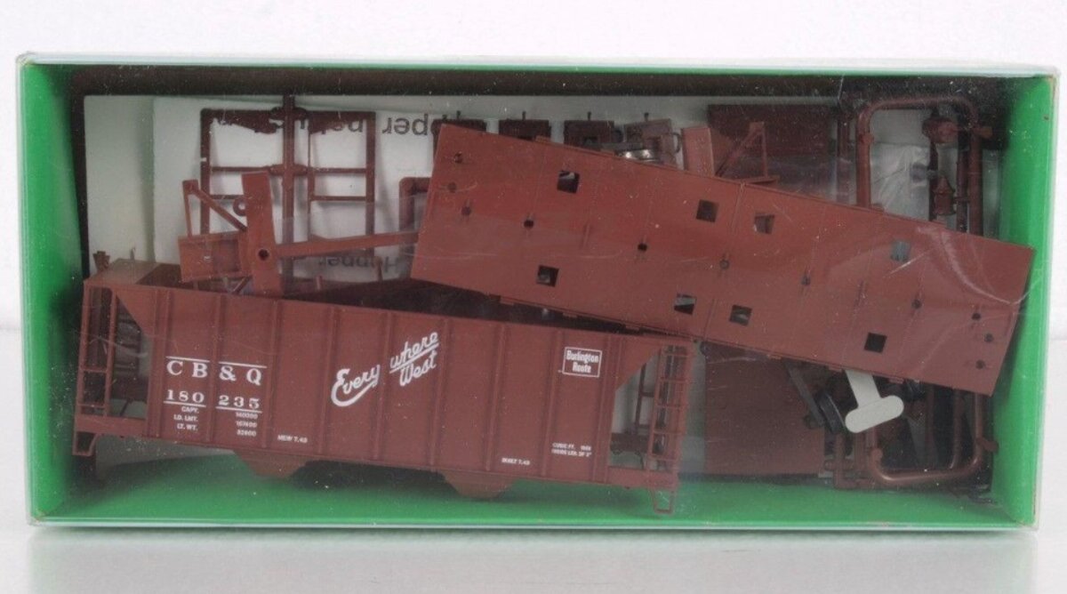 Bowser 180235 HO CB & Q HC-1 70 Ton 2-Bay Covered Hopper W/B-1 Trucks Kit