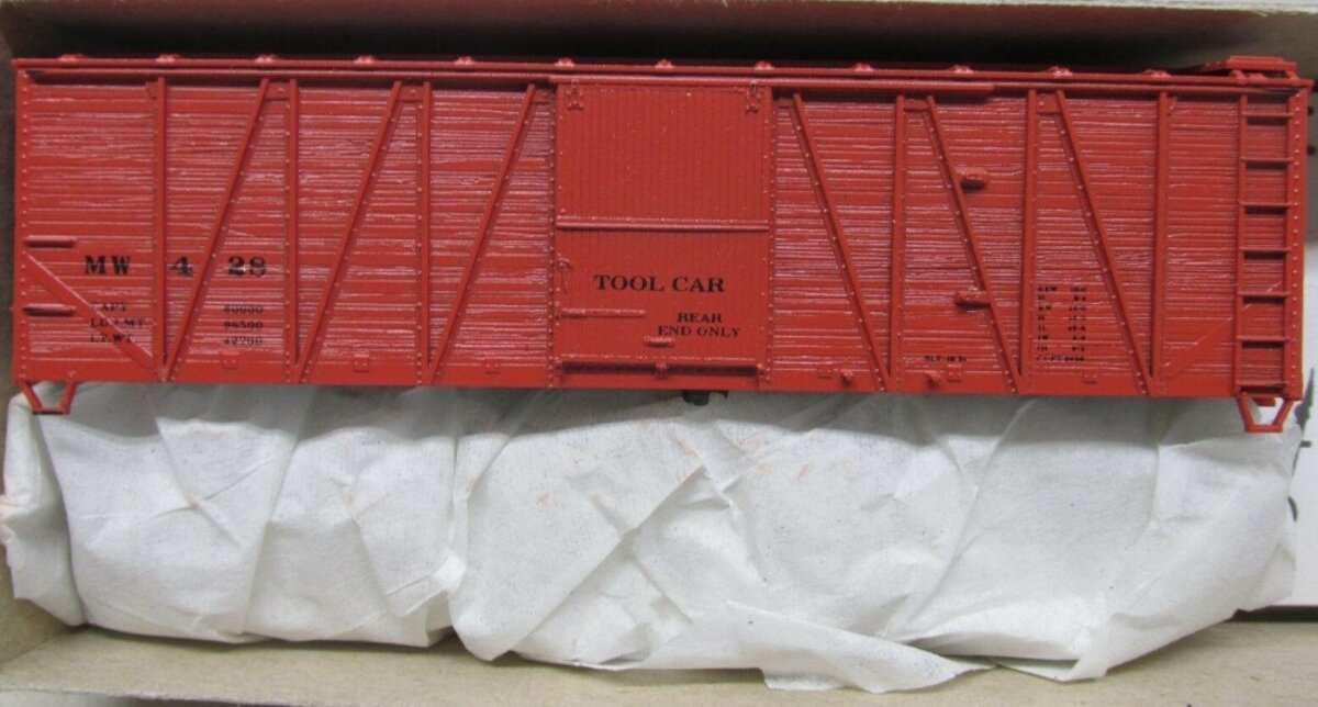 Accurail 4282 HO Orange Maintenance Of Way 40' O.B. Box Steel Ends Kit