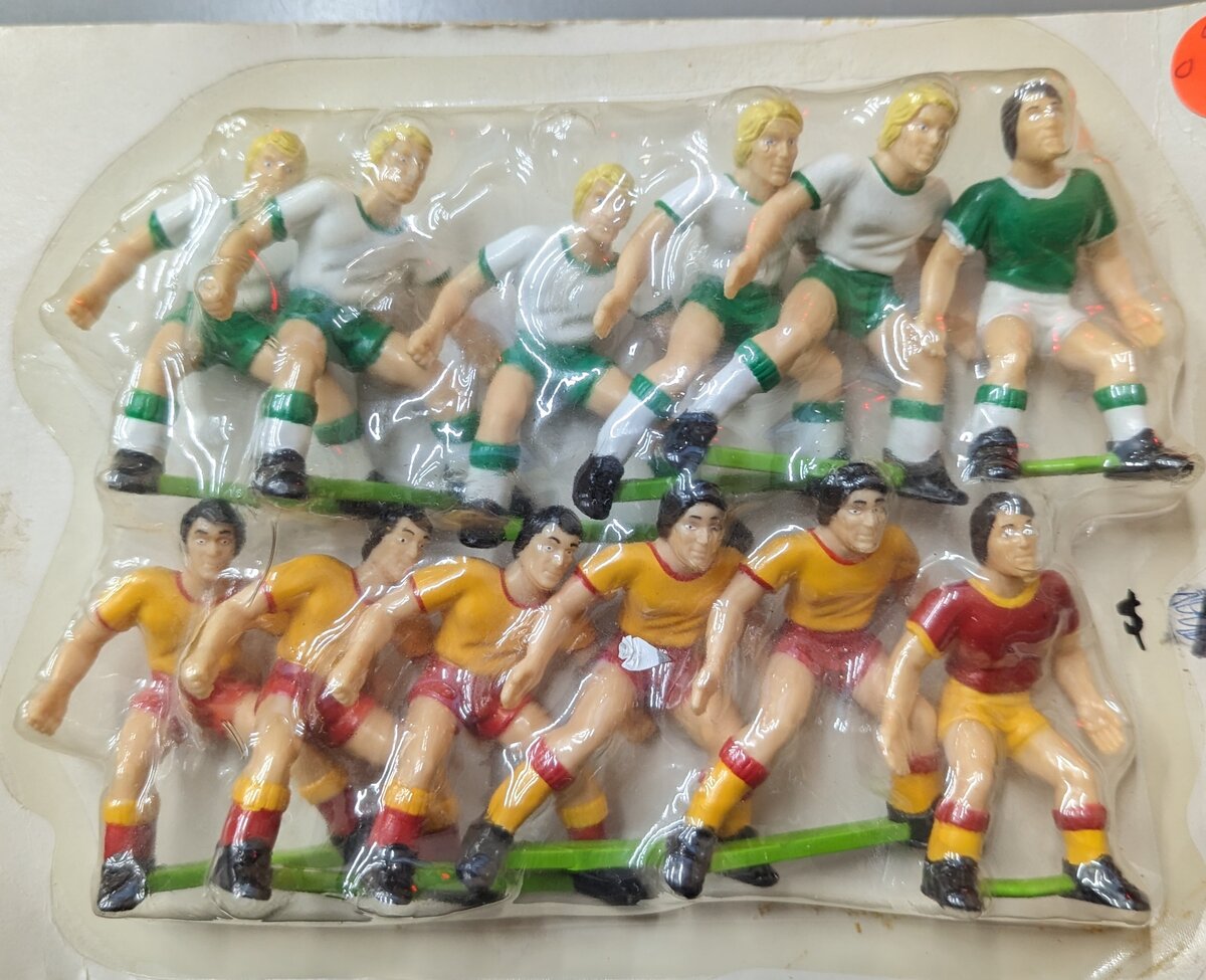 LGB 006 G Scale Team Of Soccer Players (Set of 12)