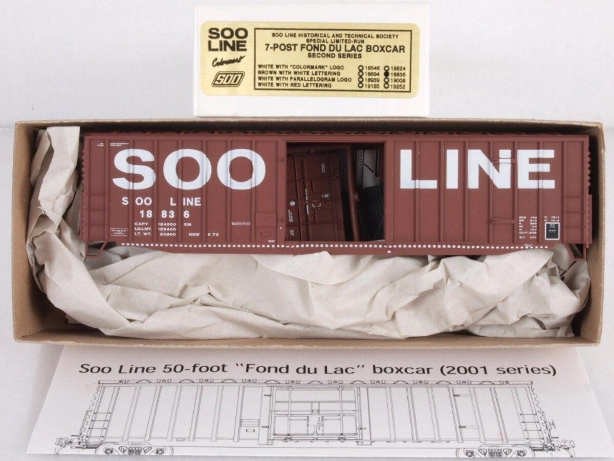 Accurail 18836 HO SOO Line Brown W/White Lettering 7-Post Fond Du Lac Boxcar Kit