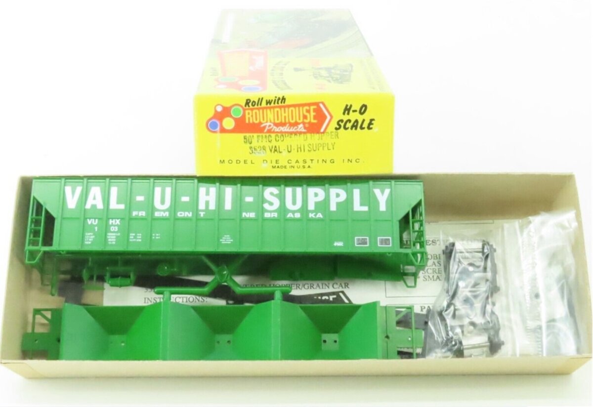 Roundhouse 3528 HO Val-U-Hi-Supply 50' FMC Covered Hopper Kit