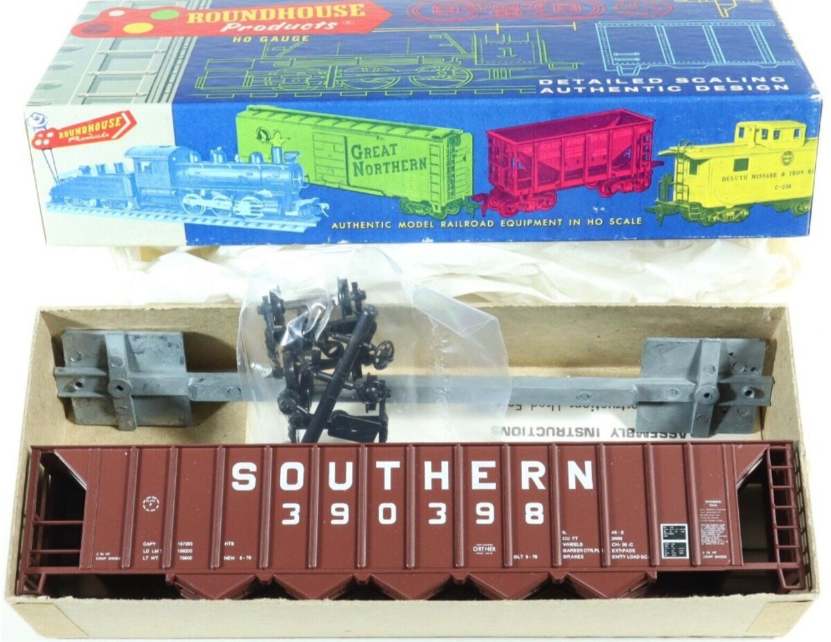 Roundhouse 1728 HO Southern 50'''' 5-Bay Rapid Discharge Car Kit