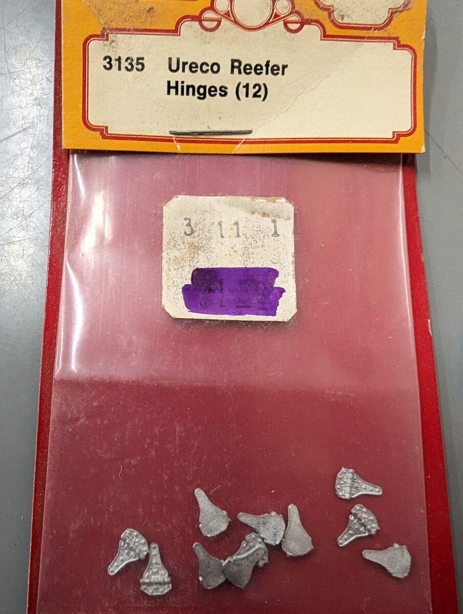 Chooch Enterprises Inc 3135 O Scale Ureco Reefer Hinges (12)