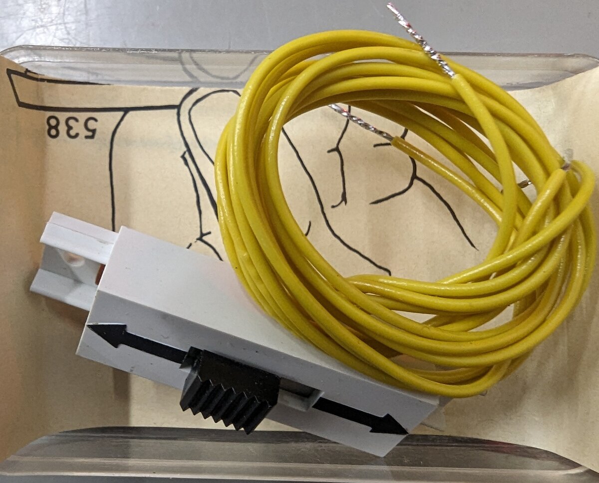 Fleischmann 534 HO Railway Switch w/Yellow Wiring