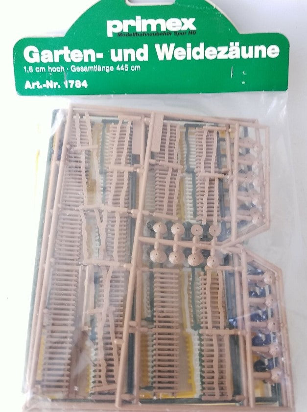 Primex 1784 HO Fencing Assortment In 4 Different Color Schemes