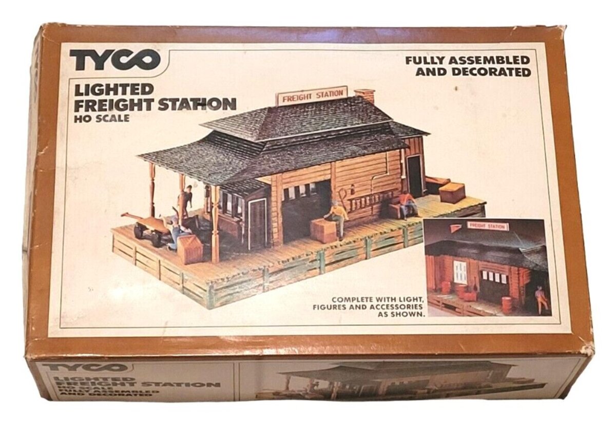 Tyco 906 HO Scale Lighted Freight Station Fully Assembled & Decorated ...