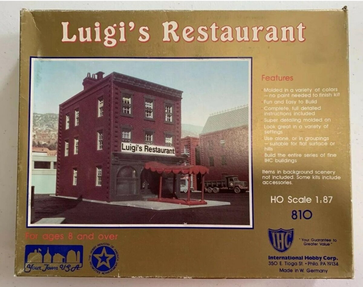 IHC 810 HO Scale Luigi's Restaurant Building Plastic
