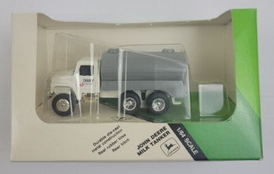 Ertl 5545 1:64 Die Cast John Deere Milk Tanker