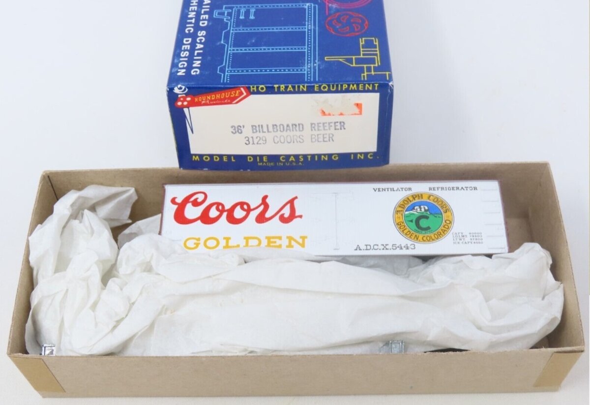 Roundhouse 3129 HO Coors Beer 36' Billboard Reefer Kit