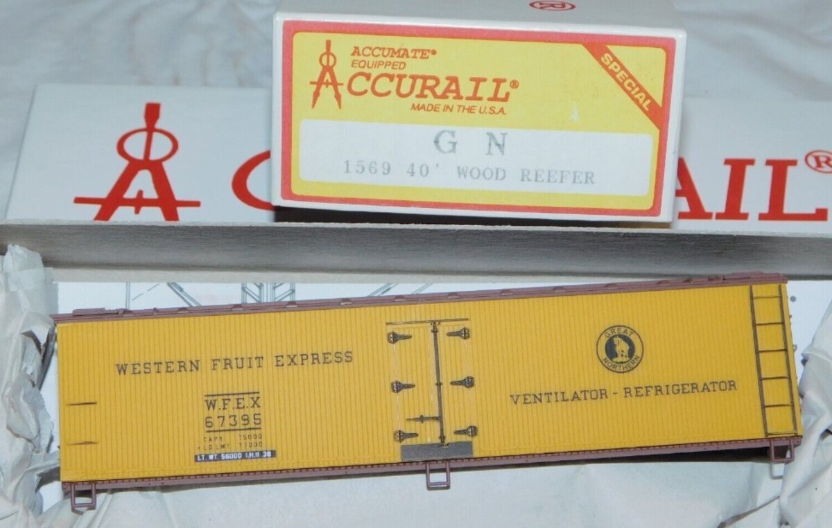 Accurail 1569 HO Great Northern 40'''' Wood Reefer Kit Trainz