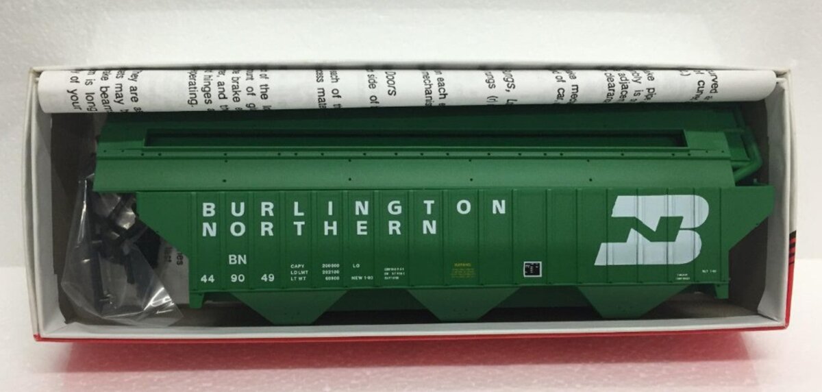 InterMountain 40302-29 HO BN Covered Hopper 4750 Cubic-Foot 18 Rib 3-Bay Kit