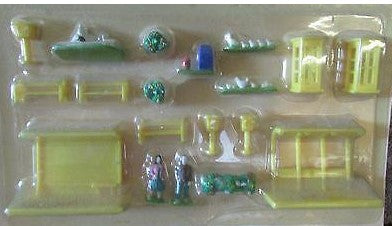 IHC 922 HO Village Green Park Accessories Set (Set of 19)