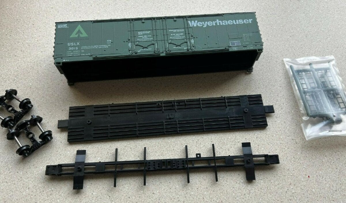 Details West BC-506 HO Weyerhaeuser 52' Double Plug Door Boxcar Kit