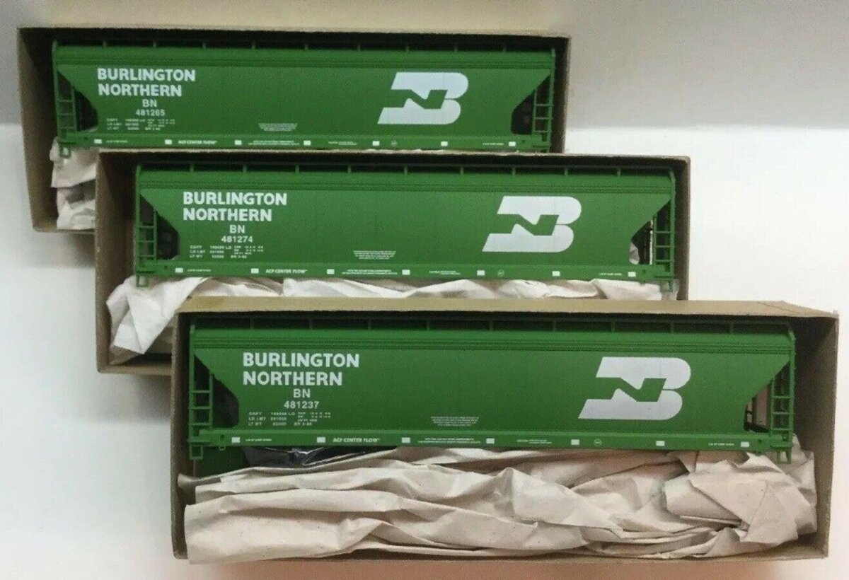 Accurail 3356 HO Burlington Northern 3-Bay Covered Hopper (Set of 3)