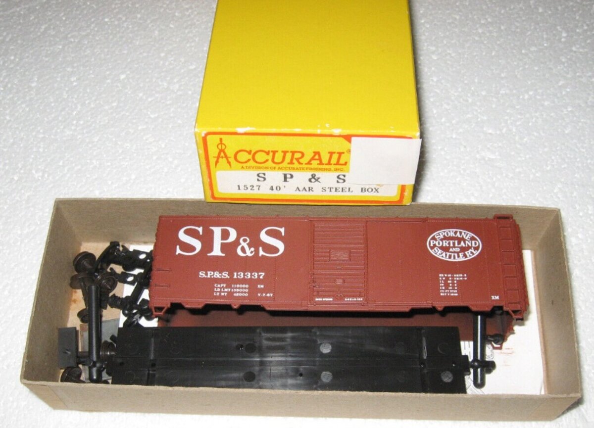 Accurail 1527 HO SP & S 40' AAR Steel Boxcar Kit #13337