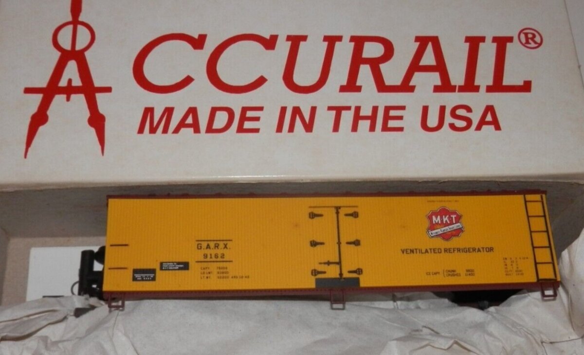 Accurail 1567 HO Katy HO 40' Wood Reefer Kit