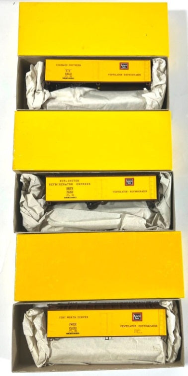 Accurail 3339 HO Scale Burlington 40'''' Wood Reefer Kit (Set of 3)