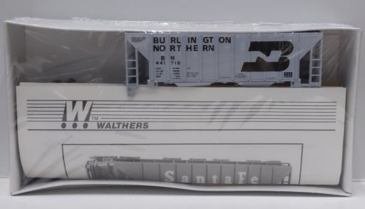Walthers 935-5402 HO Burlington Northern BN 100 Ton Cement Covered Hopper Kit