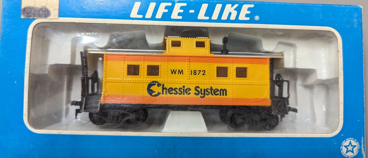 Life Like 08541 HO Scale Chessie System WM 1872 Freight Car