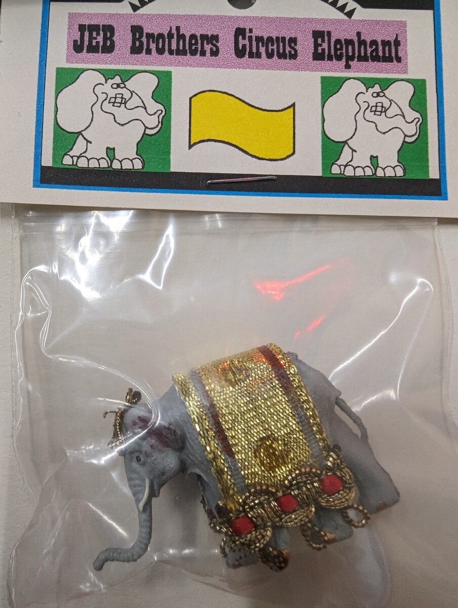 Dietrich Enterprises E2 HO Jumbo Circus Elephant in Gold Jeweled Show Drape