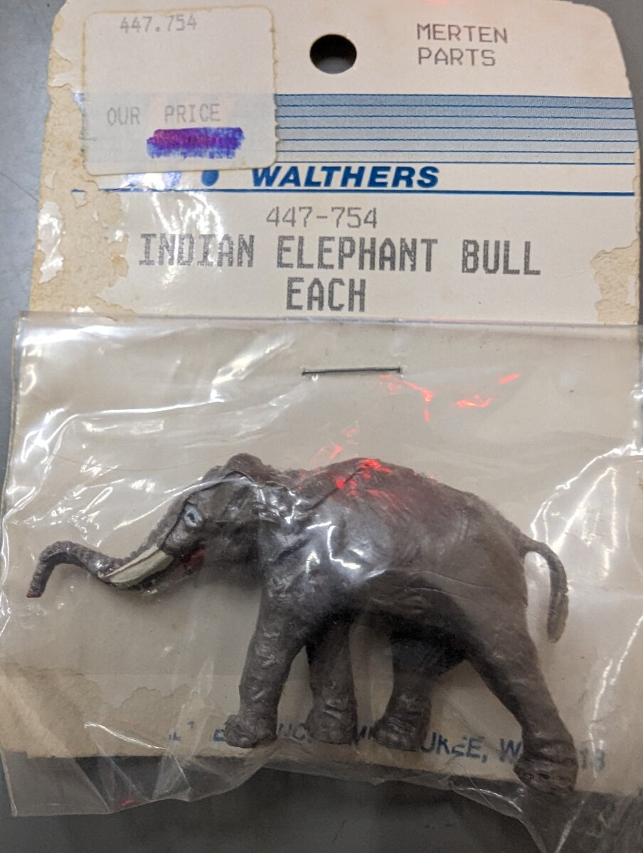 Walthers 447-754 HO Indian Elephant Bull Figure