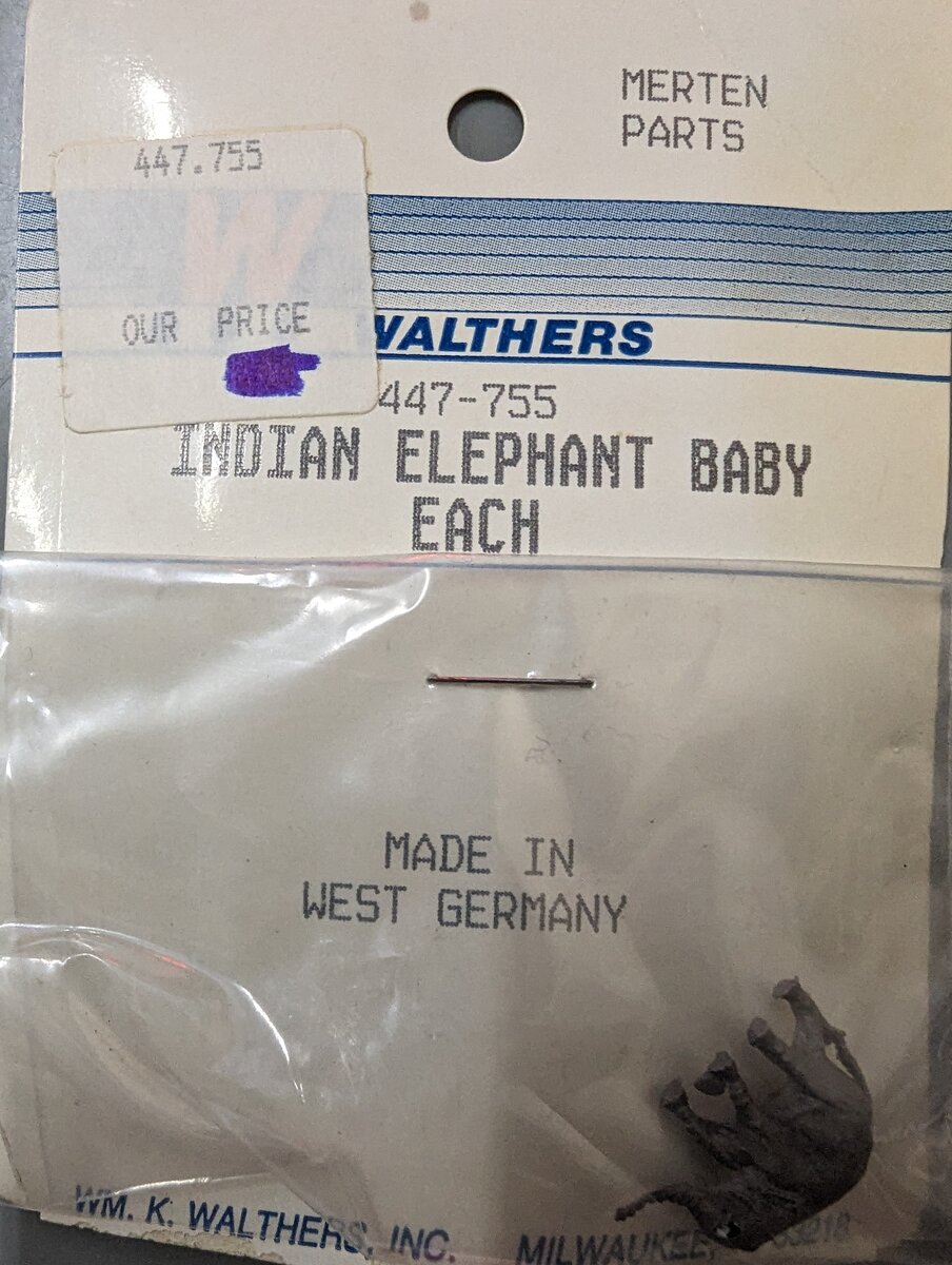 Walthers 447-755 HO Indian Elephant Baby Figure