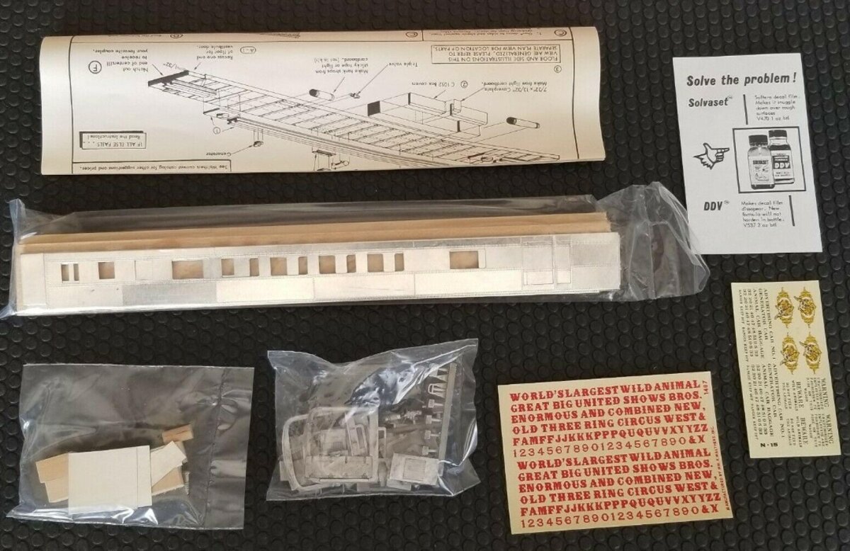 Walthers 933-7904 HO Scale Circus Tunnel Car Kit