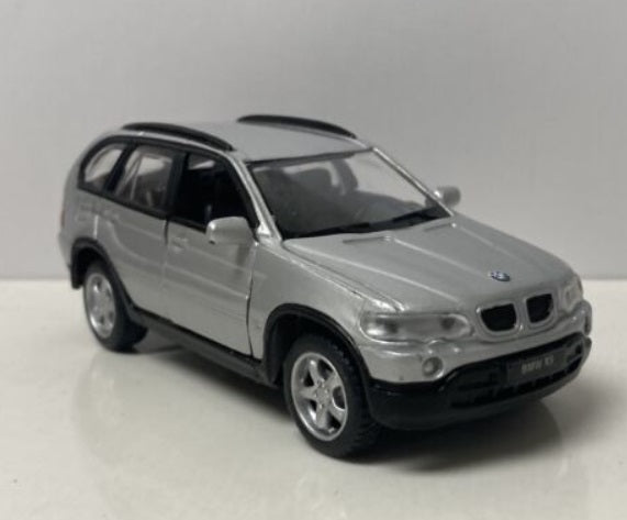 Maisto 21001-1601 1:42 Gray BMW X5 Kid Opening Doors