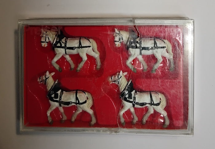 Preiser 30154-W HO White Scale Draught / Carriage Horses (Set of 4)