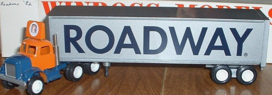 Winross 99-5 1:64 Roadway Cargo Tractor Trailer