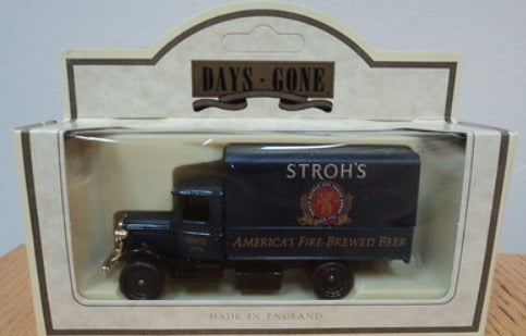 Days Gone 28007 HO Scale Stroh's Beer 1934 Maccanvas Back Truck