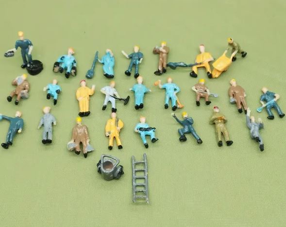 Trainz 5048 HO Scale Constuction Figures (Set of 27)