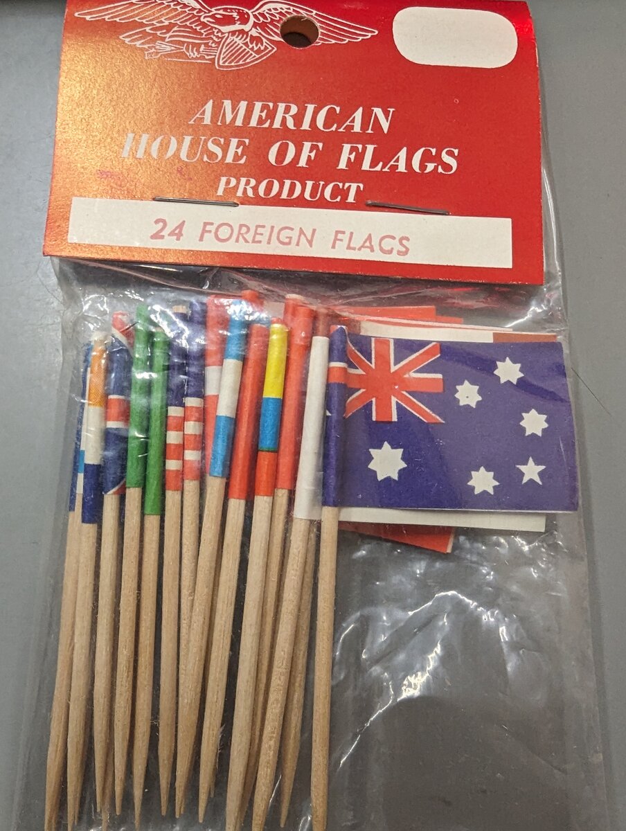 Acme 24 HO American House of Flags-24 Foreign Flags