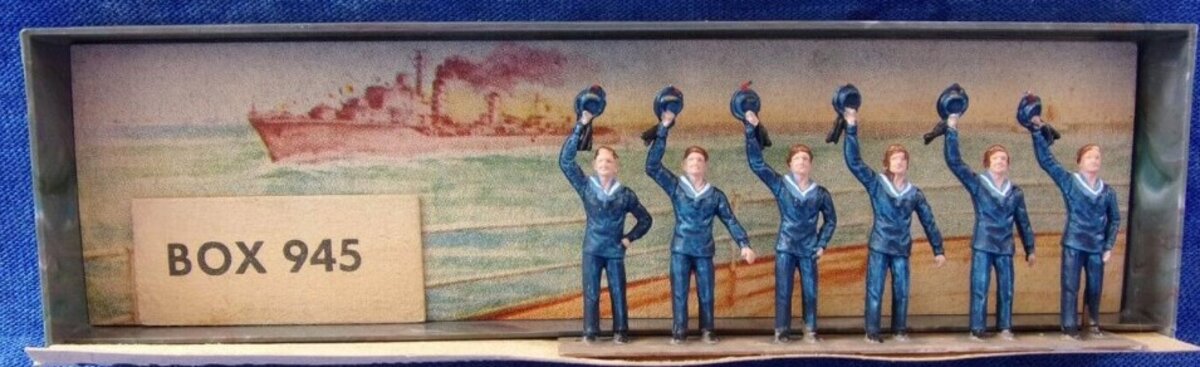 Merten 945 HO Sailors in Navy Blue Uniforms