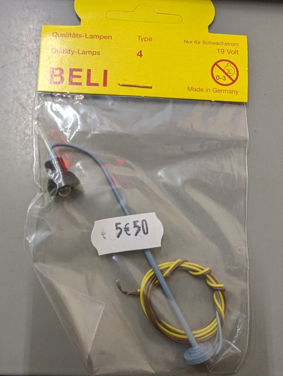 Beli 4 HO Quality Lamps 19 Volt Overhead Steet Light