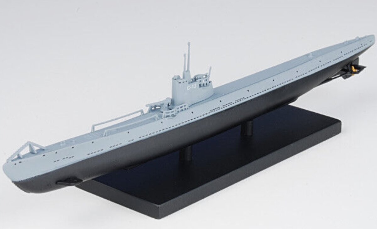 Editions Atlas 7 169 107 1:350 Submarine S13 - 1945