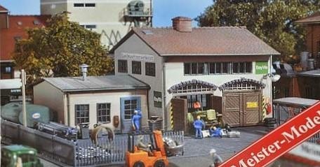 Pola 846 HO Agricultural Machinery Workshop Building Kit