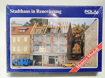 Pola 154 HO Town House in Renovation Building Kit