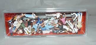 Preiser 25100 HO Spectators Figures with Barriers (Set of 36)