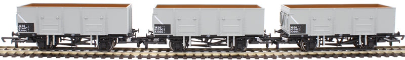 Hornby R6906 OO British Railways (BR) Era 6 21T Mineral Wagons (Set of 3)