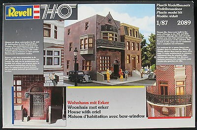 Revell of Germany 2089 HO House with Oriel Building Plastic Model Kit