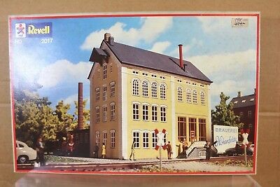 Revell 2017 HO Large Brewery Building Kit