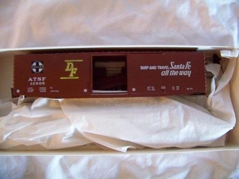 Robins Rails 018-5301 HO 50' Box Car Single Sliding Door Santa Fe
