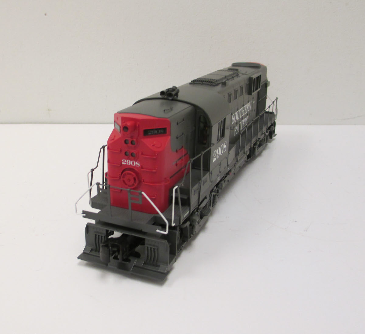 MTH 30-2937-3 Southern Pacific RS-11 High Hood Non-Powered Diesel Engine #2908