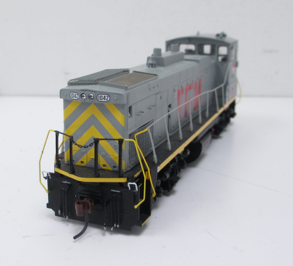 Athearn G66214 HO TFM MP15AC Diesel Locomotive w/DCC & Sound #1042